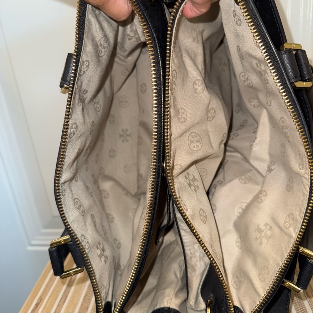 Tory Burch Black Purse - Picture 13 of 16